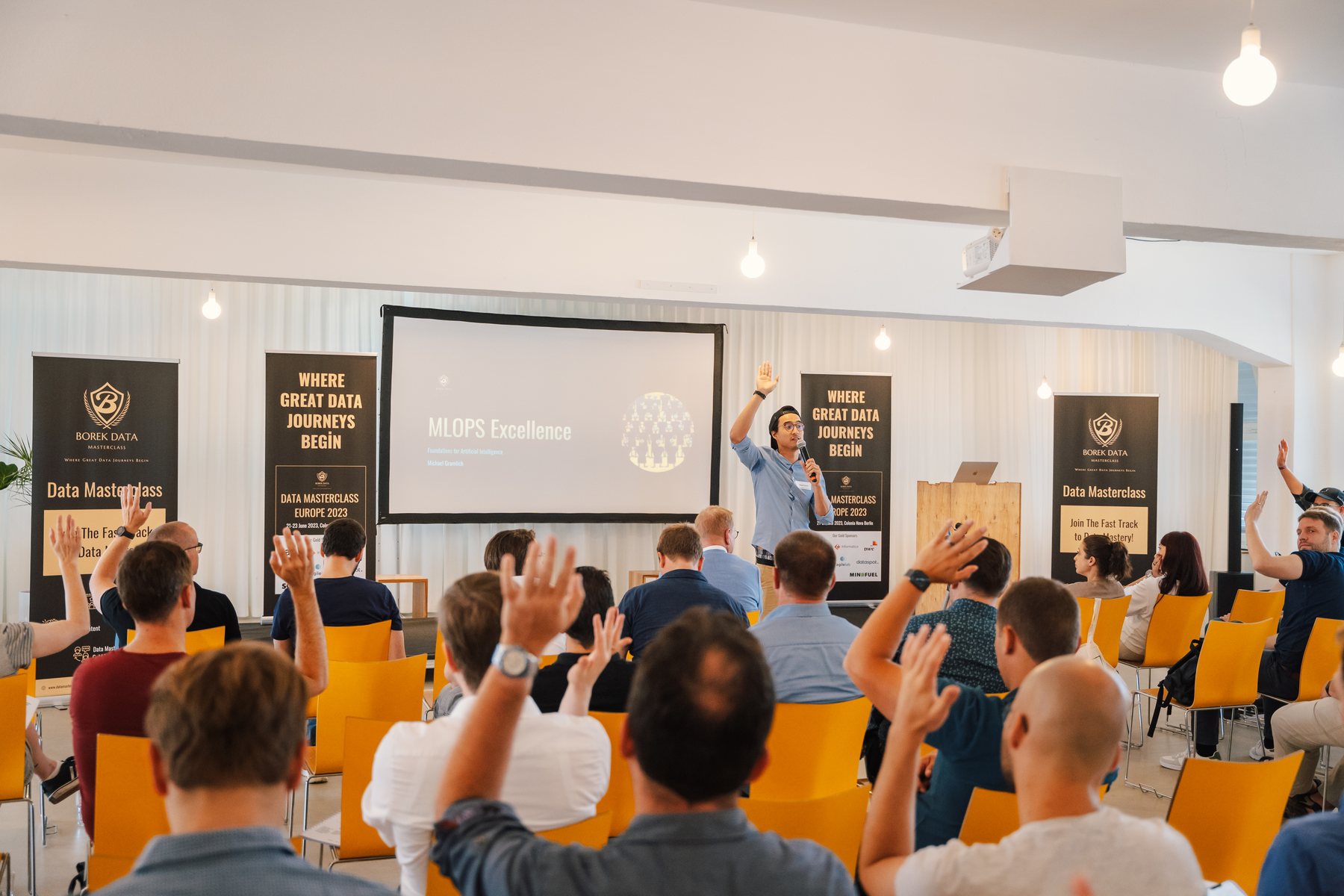 Data Masterclass Europe: the members, hands up